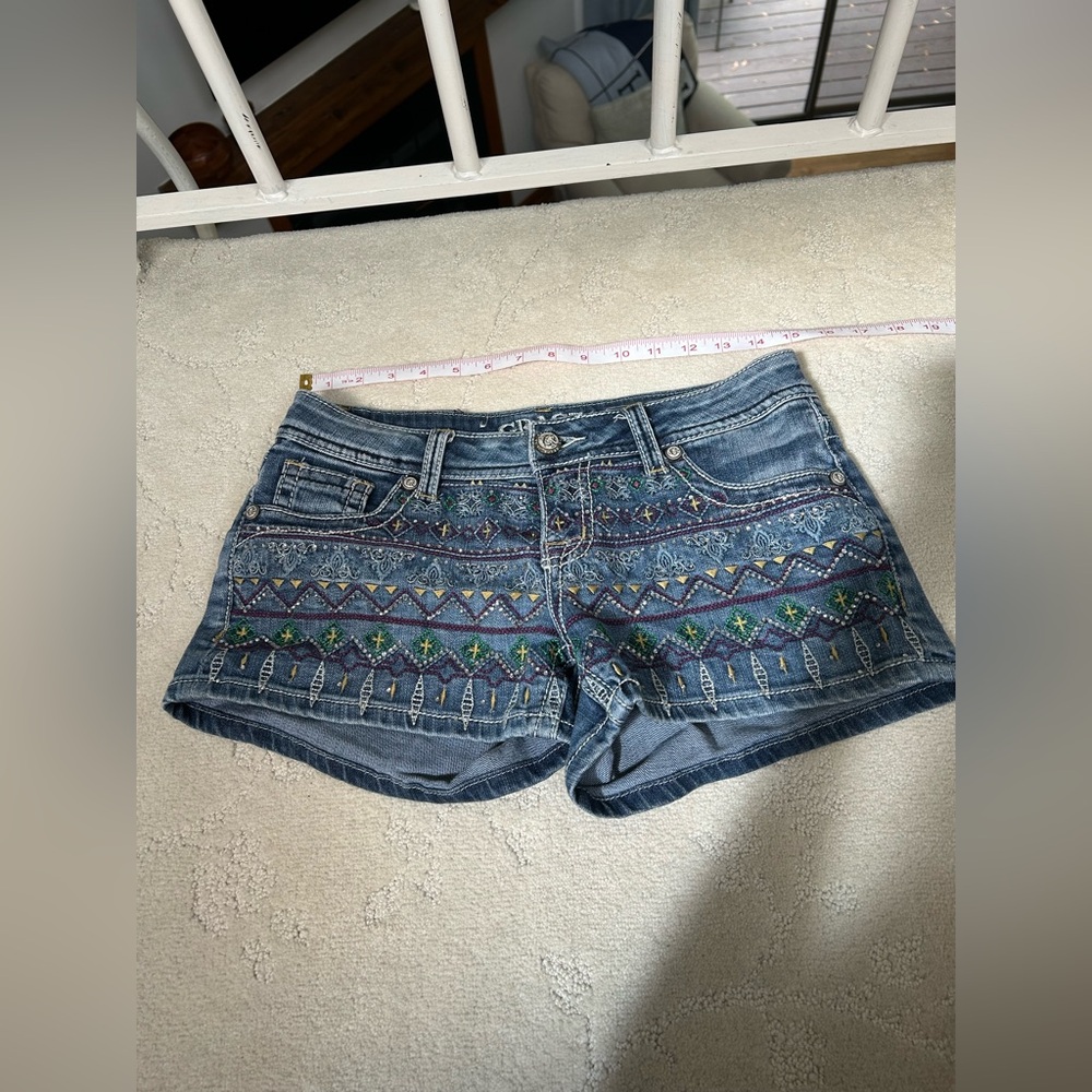 GRACE Dark Wash Embroidered/Beaded Blue Denim Jean Shorts Sz 28 Bohemian Summer